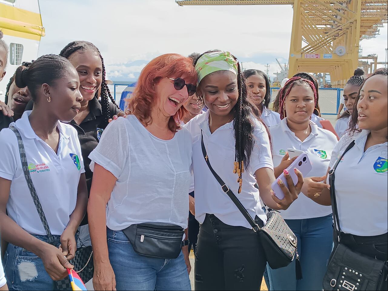 Llegada del primer crucero de turistas al Puerto de Buenaventura. Son alrededor de 400 personas provenientes de Alemania que arribaron al principal puerto de Colombia a bordo de la embarcación Hamburg.