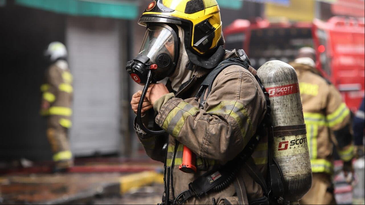 A la medianoche del sábado 2 de septiembre se registró un incendio en el Centro Comercial El Tesoro, en el centro de Cali.