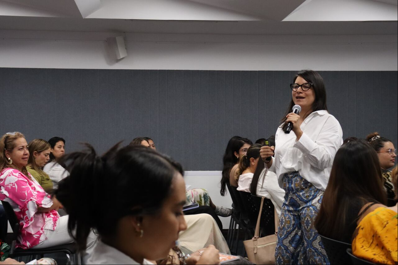 Expertas presentaron en el foro Mujeres que conectan cifras del aporte de ellas en la productividad. Fotos: prensa Fundación WWB.