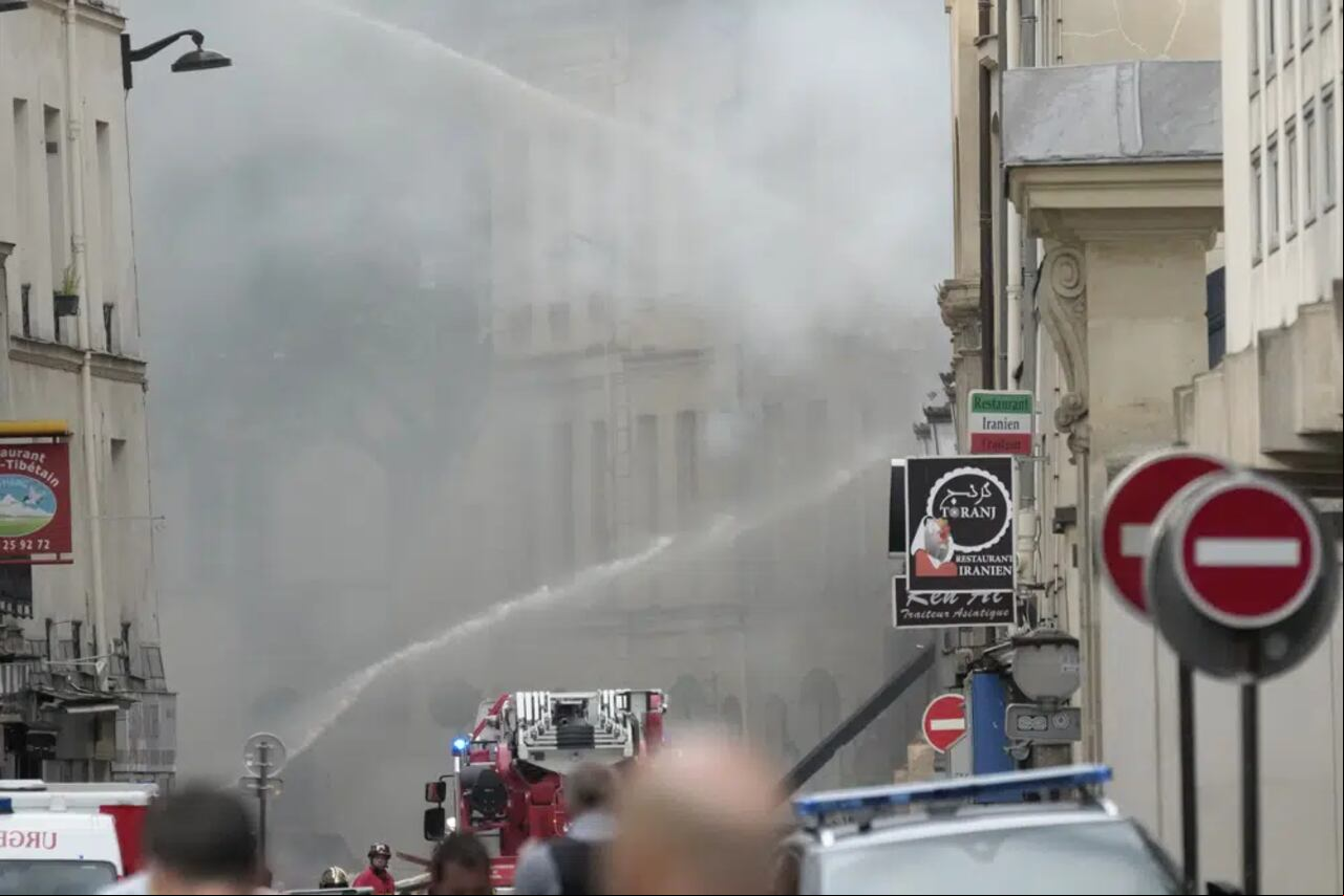 Más de 200 bomberos controlaron el poderoso incendio en la capital sa.