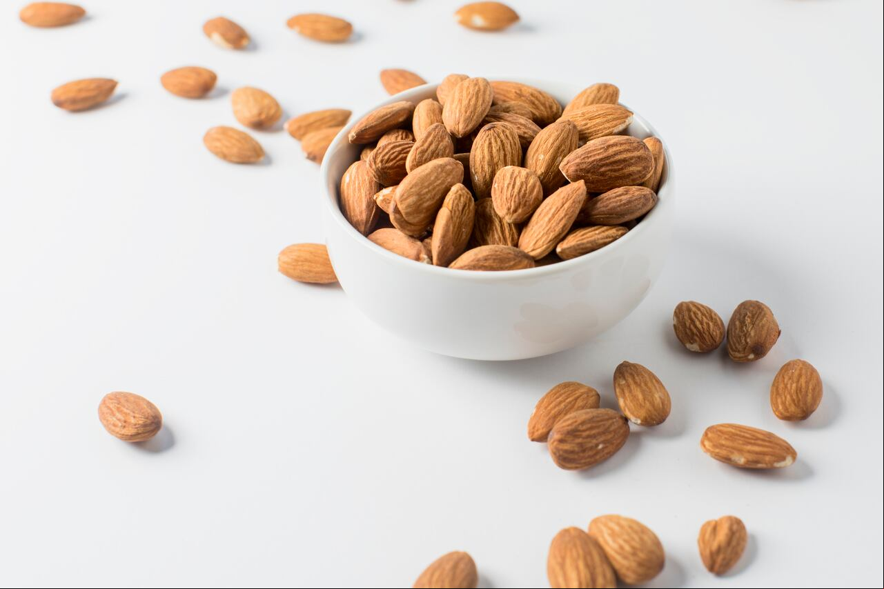 Además de sus beneficios nutricionales, las almendras son de fácil y se pueden llevar a prácticamente cualquier parte.