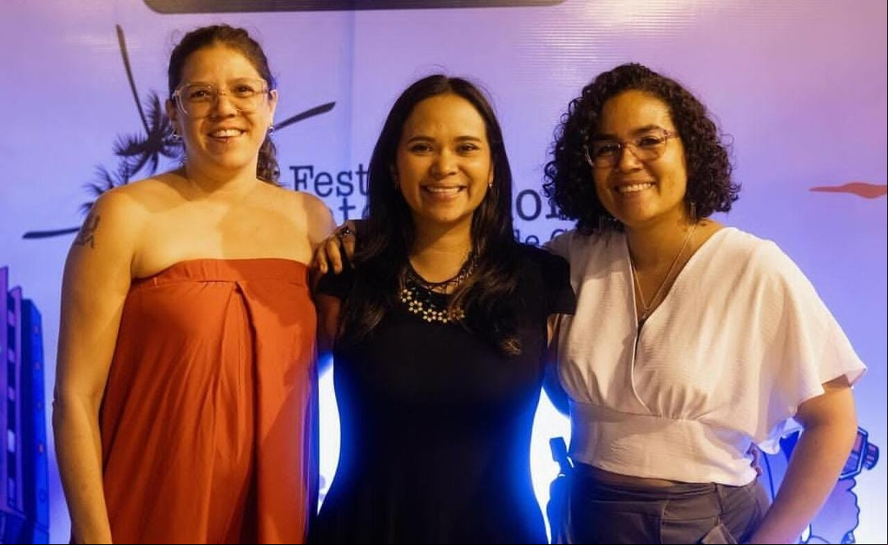 Diana Cadavid, directora artística; Diana Ledesma, subsecretaria de Artes y Gerylee Polanco, directora ejecutiva del festival en el lanzamiento de este evento que se va a realizar desde el el 31 de octubre y finalizará el 6 de noviembre.
