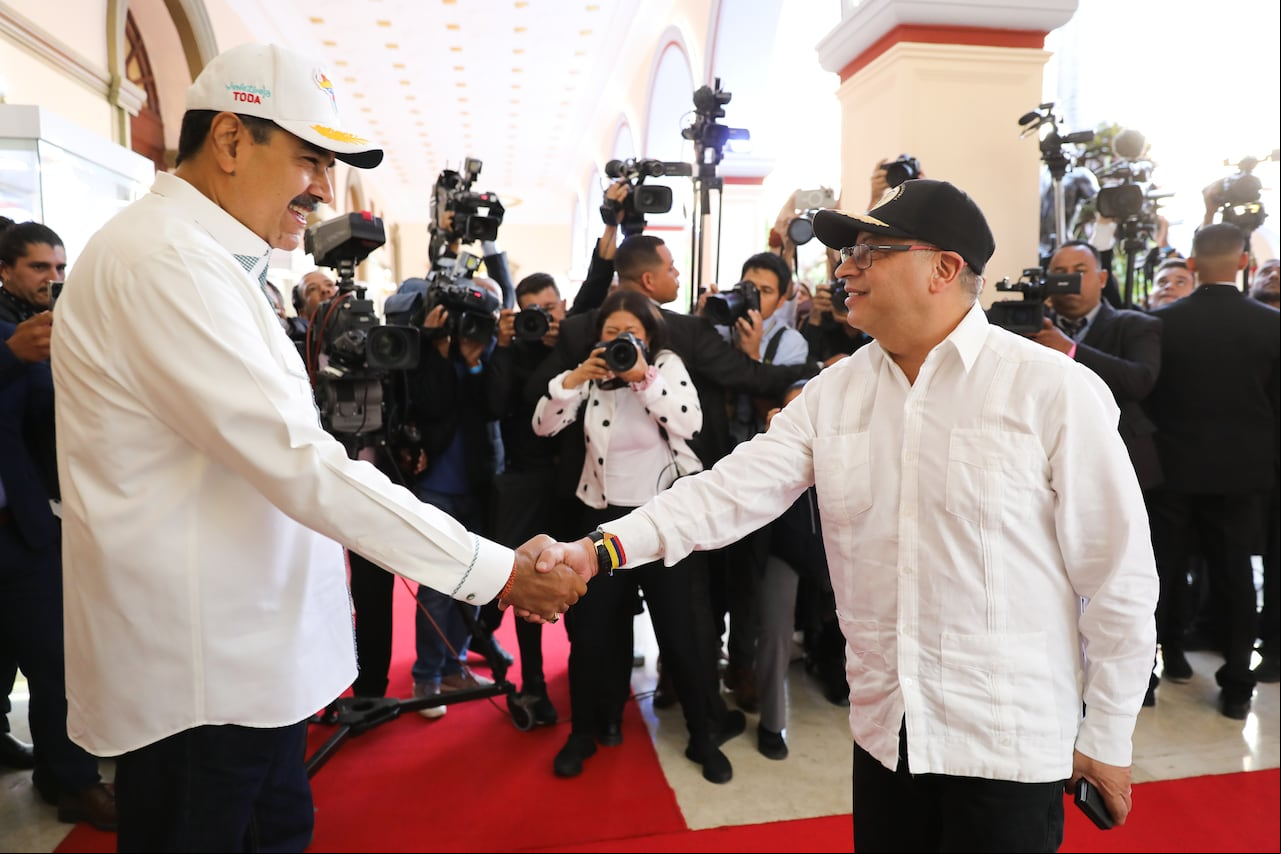 En el palacio de Miraflores en Caracas se dio la reunión de los presidentes Gustavo Petro de Colombia y Nicolás Maduro de Venenzuela.