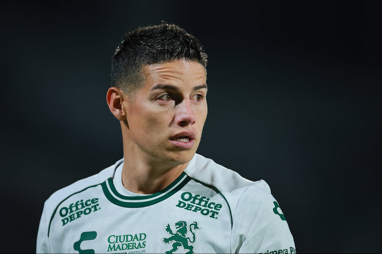 MEXICO CITY, MEXICO - APRIL 15: James Rodriguez of Leon loo during the 16th round match between Cruz Azul and Leon as part of the Torneo Clausura 2025 Liga MX at Estadio Olimpico Universitario on April 15, 2025 in Mexico City, Mexico. (Photo by Manuel Velasquez/Getty Images)