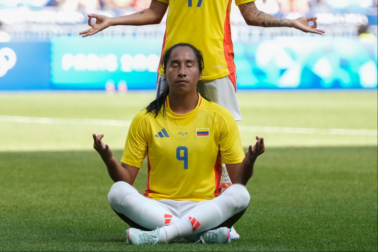 Colombia's Mayra Ramirez celebrates after scoring her side's opening goal during the women's quarter-final soccer match between Spain and Colombia, at Lyon Stadium, during the 2024 Summer Olympics, Saturday, Aug. 3, 2024, in Decines, . (AP Photo/Silvia Izquierdo)
