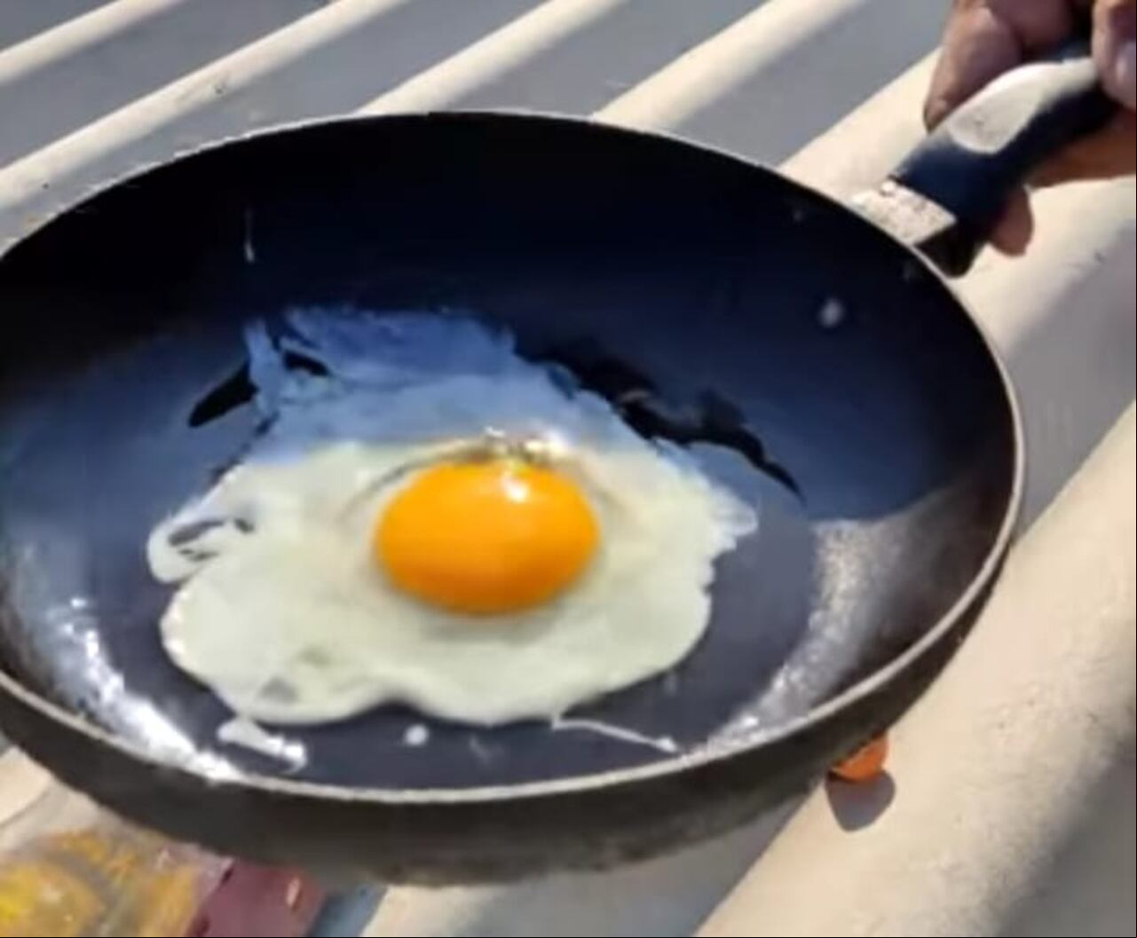 Cocinan al sol en un municipio de Santander