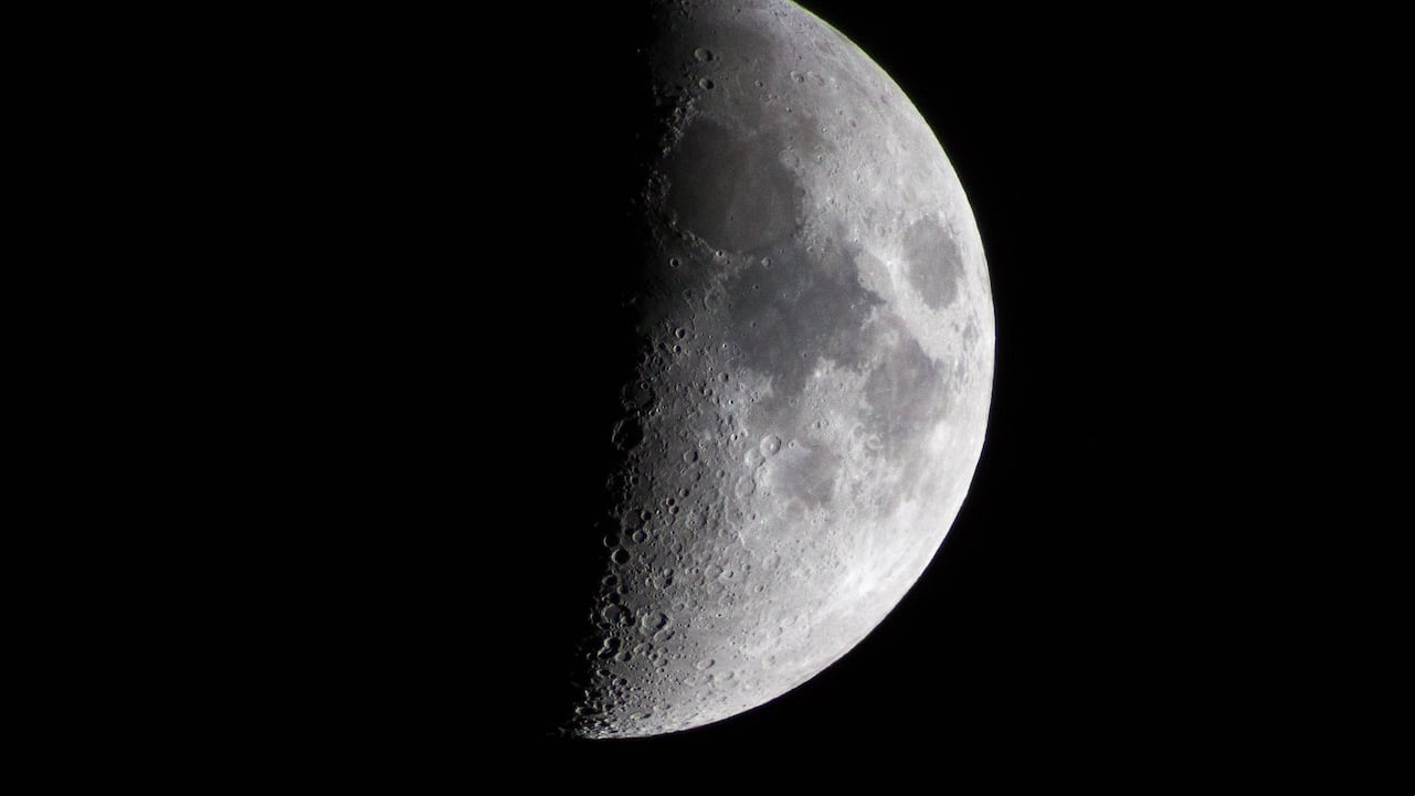 Descubra por qué este próximo ciclo lunar es perfecto para sus rituales de abundancia con la Luna Cuarto Creciente.