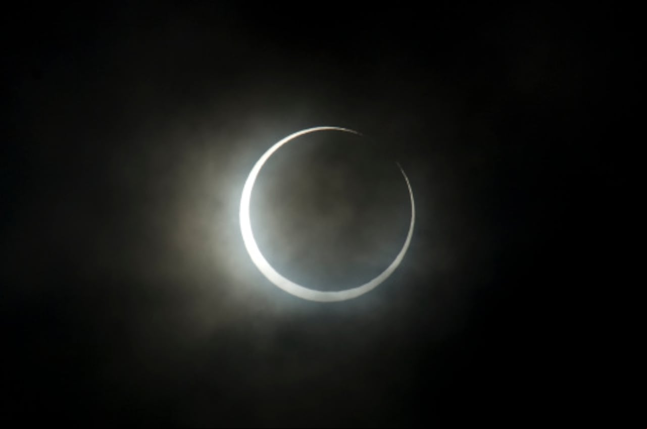 Millones de personas en el continente americano podrán ver el fenómeno en el cielo como un disco oscuro sobre otro disco brillante más grande.