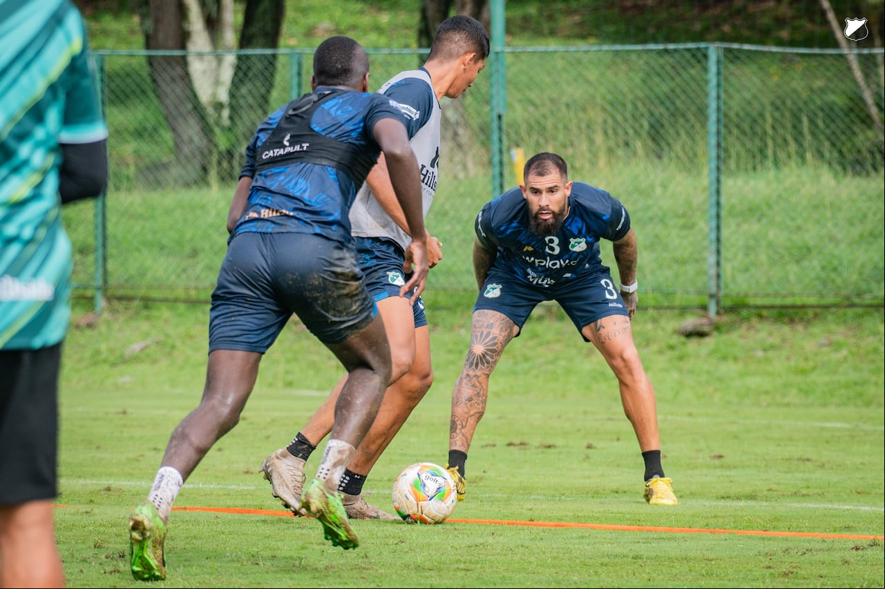 Deportivo Cali estrena nueva indumentaria de entrenamiento con la marca colombiana Hillside.