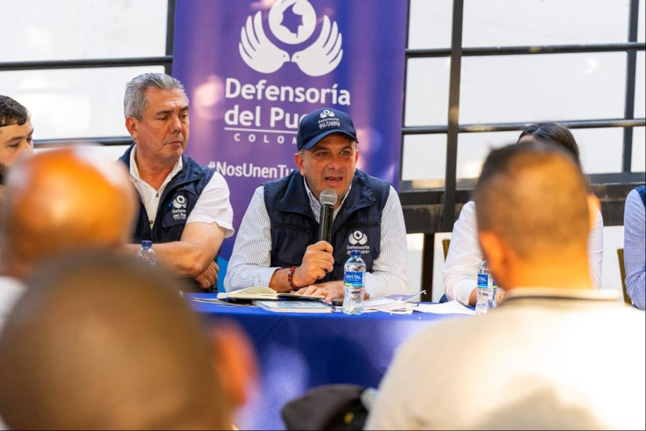 Defensor del Pueblo, Carlos Camargo.
