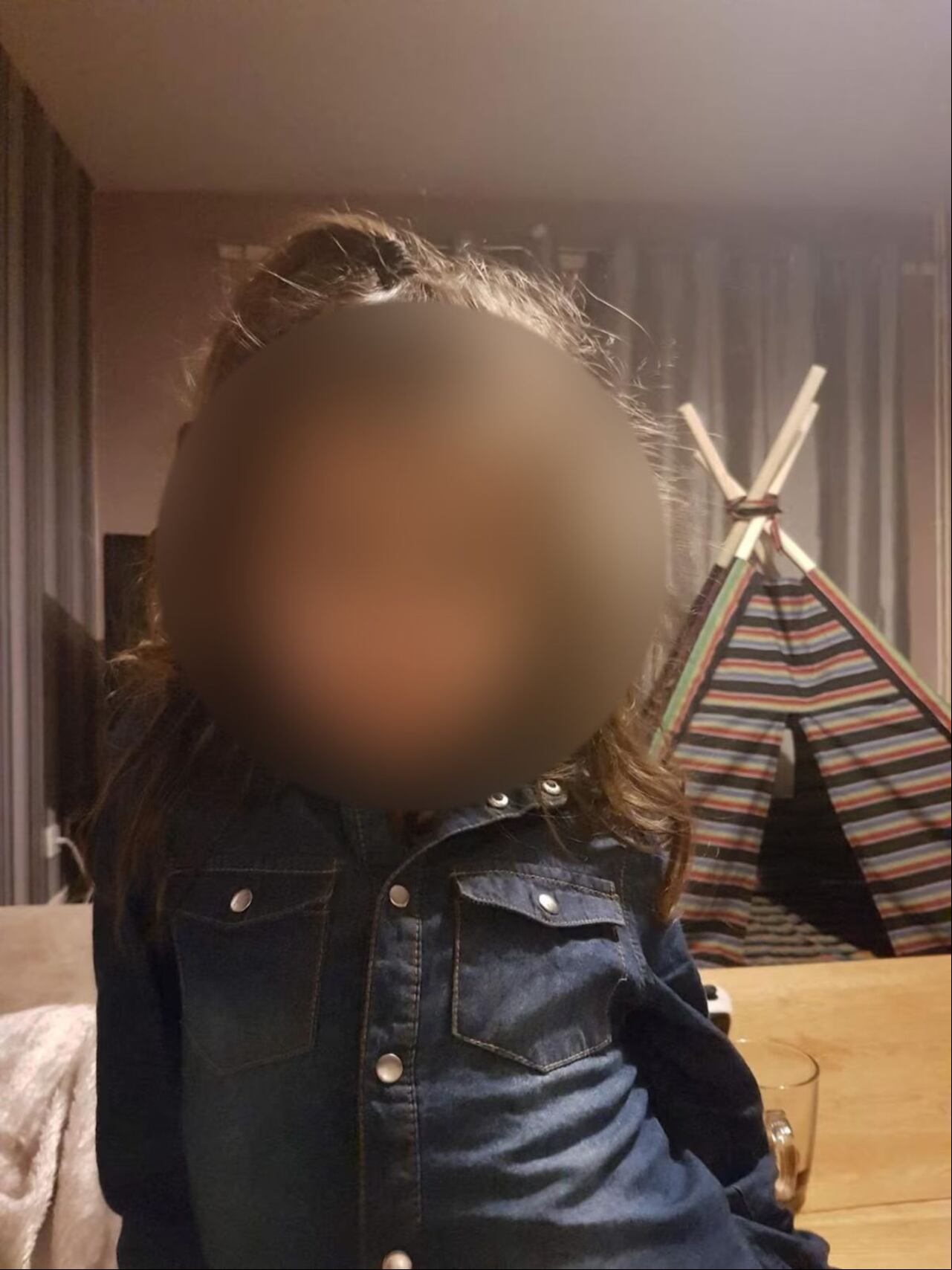 La policía de Londres luego fue a la casa de la familia y descubrió el cuerpo de Sara bajo una manta en una litera el 10 de agosto de 2023.