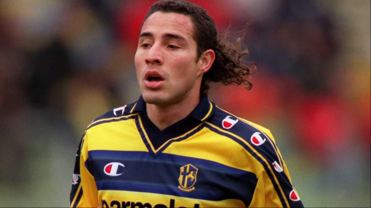 Jorge Bolaño con la camiseta del Parma italiano.