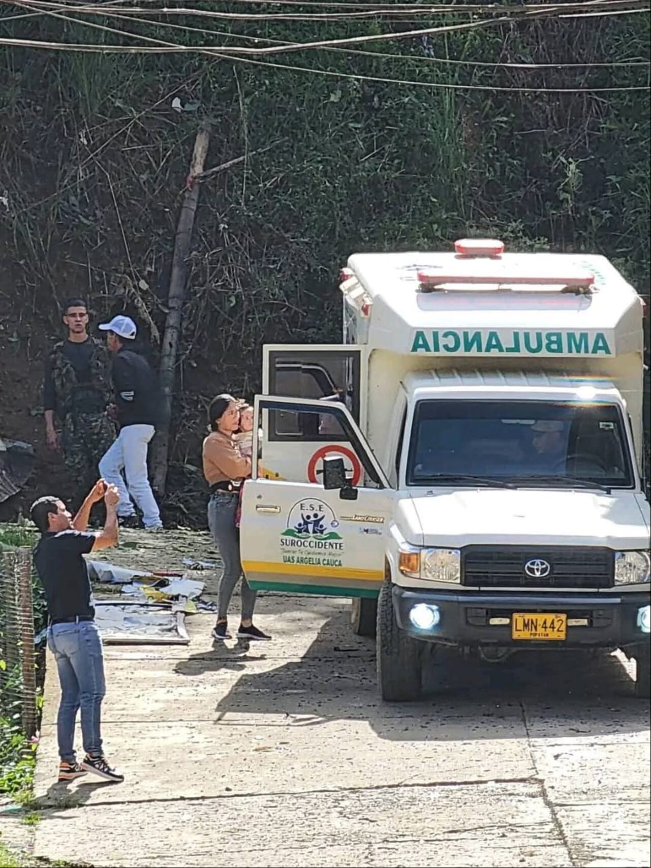 Varios soldados resultaron heridos luego que disidentes de las Farc activaran una motocicleta cargada con explosivo en pleno casco urbano del municipio de Argelia, Cauca.