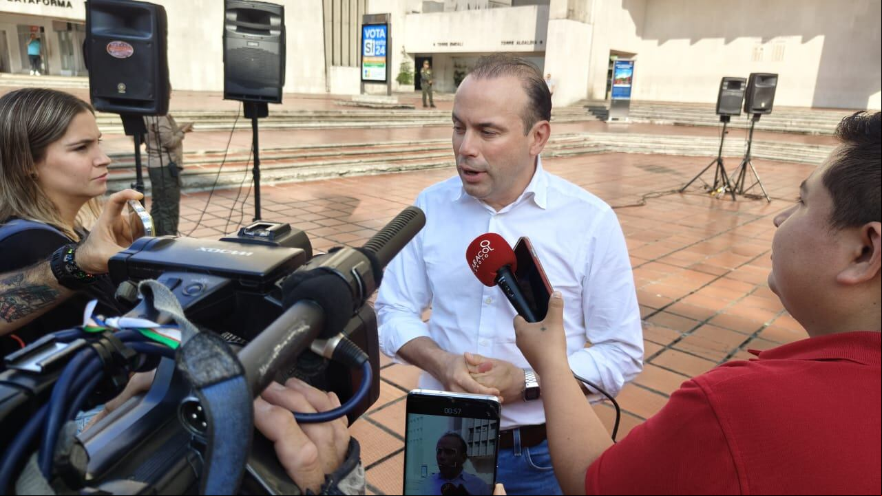 Alejandro Eder, alcalde de Cali, dio apertura a la jornada electoral en la capital del Valle.