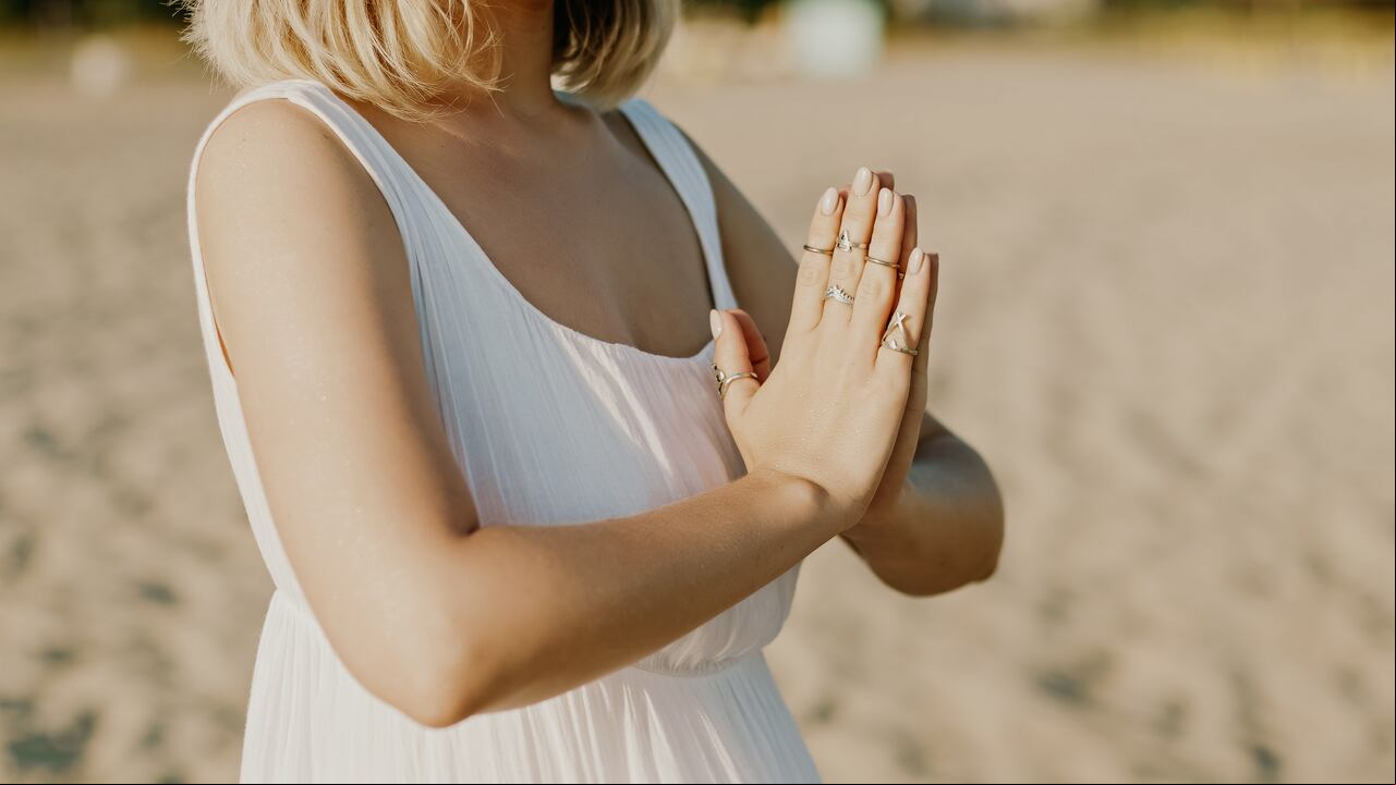 La antigua práctica del dhikr en la tradición islámica ha dado lugar a un poderoso mantra árabe que, al ser repetido con devoción, promete atraer el dinero y la prosperidad a la vida del practicante.