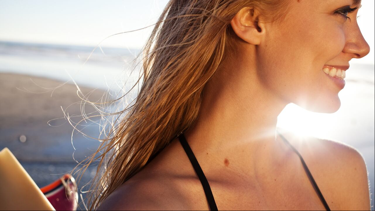Estos son algunos consejos para mantener el cabello de la mejor forma pese al sol.