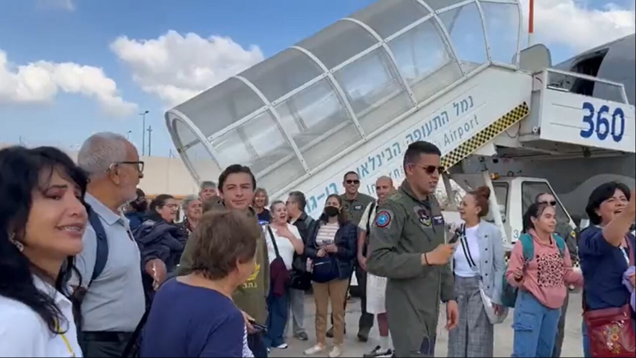 Los colombianos entonaron el himno nacional.