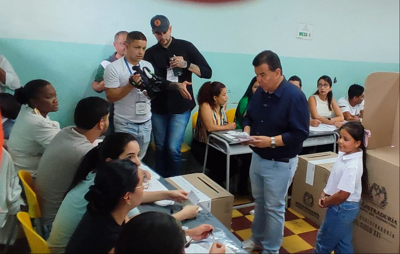 Roberto Ortiz, candidato a la Alcaldía de Cali, ejerció su derecho al voto.