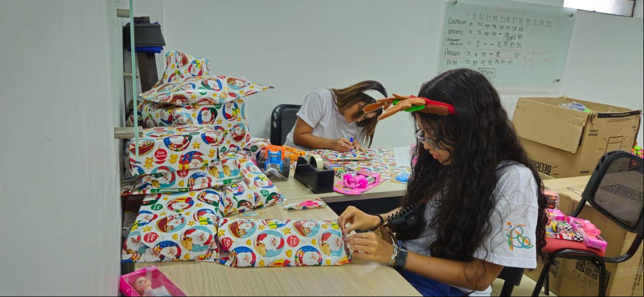 Incluso hay menores de edad entre las personas que ayudan en la campaña.