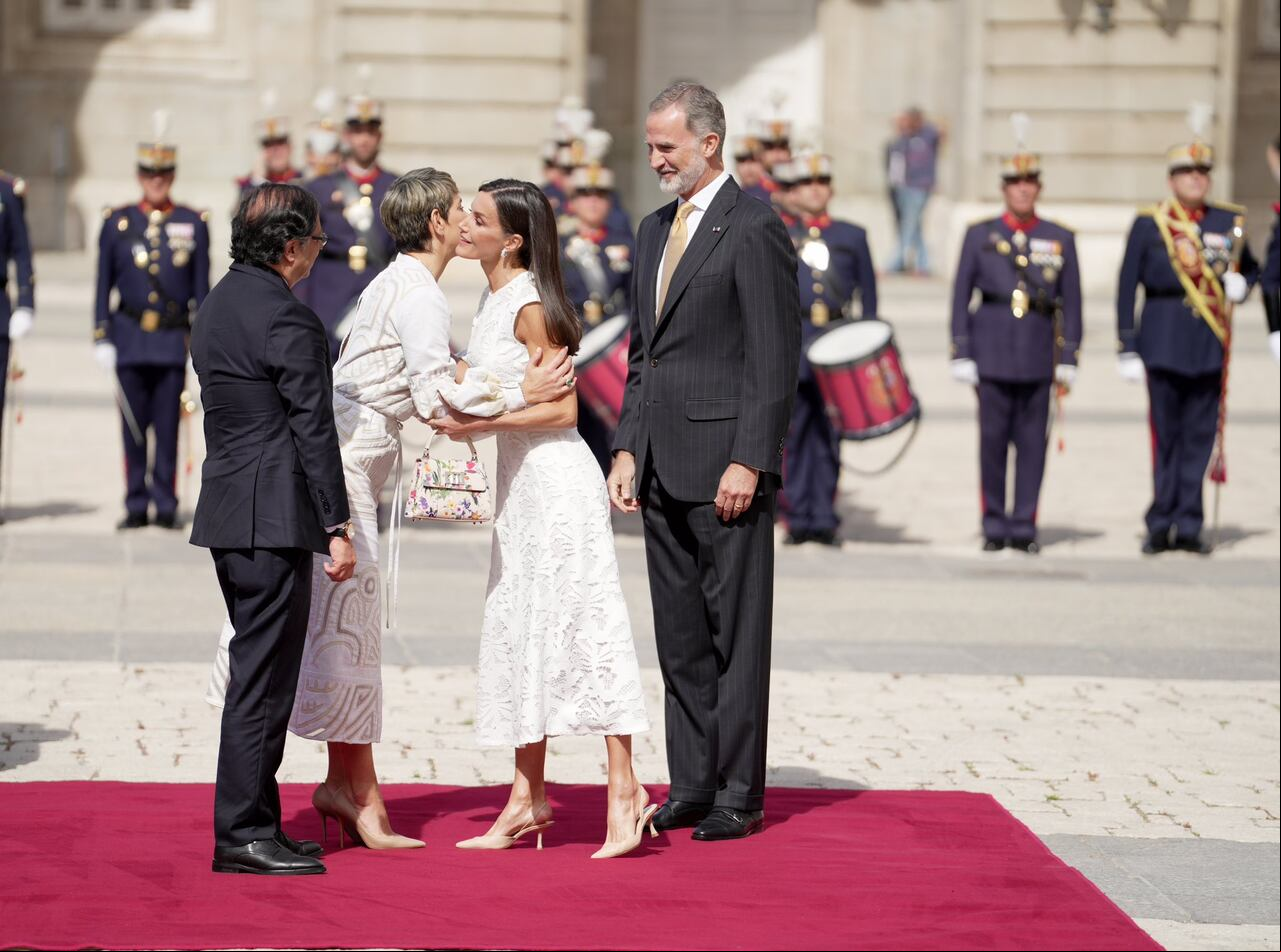 Verónica Alcocer y la reina de España.