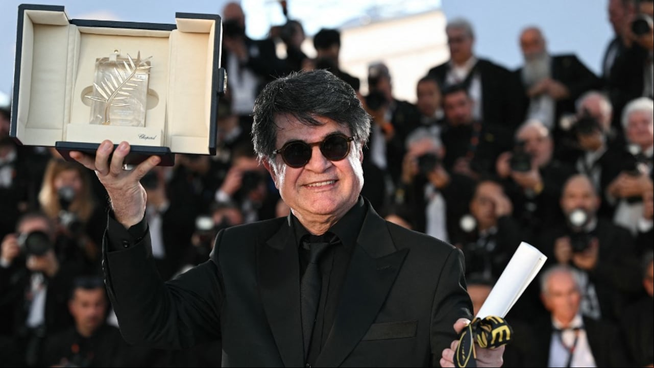 El director iraní Jafar Panahi se llevó el máximo galardón de esta edición del evento. (Photo by Bertrand GUAY / AFP)