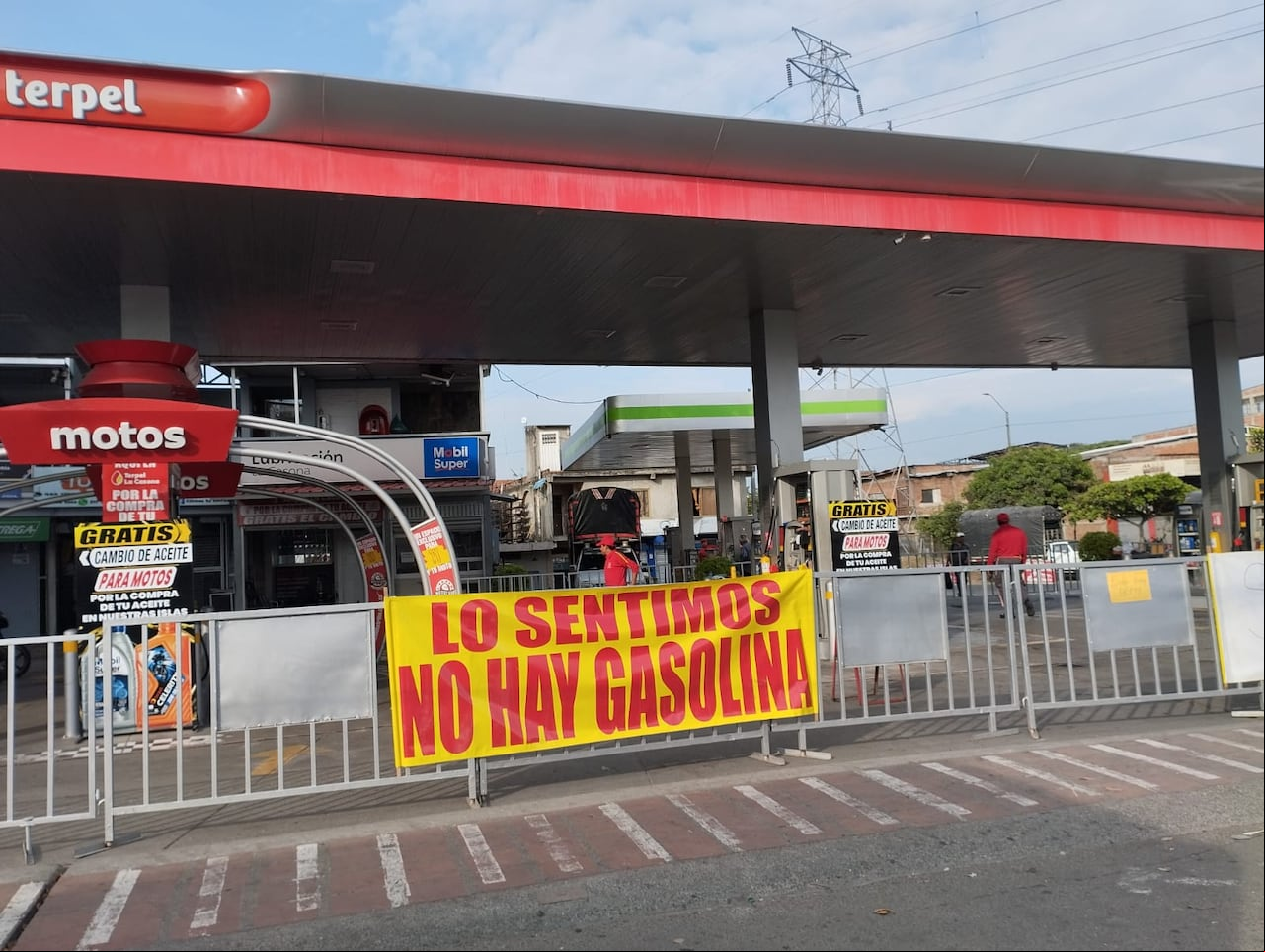 Estaciones de servicio en Cali se empiezan a quedar sin gasolina.