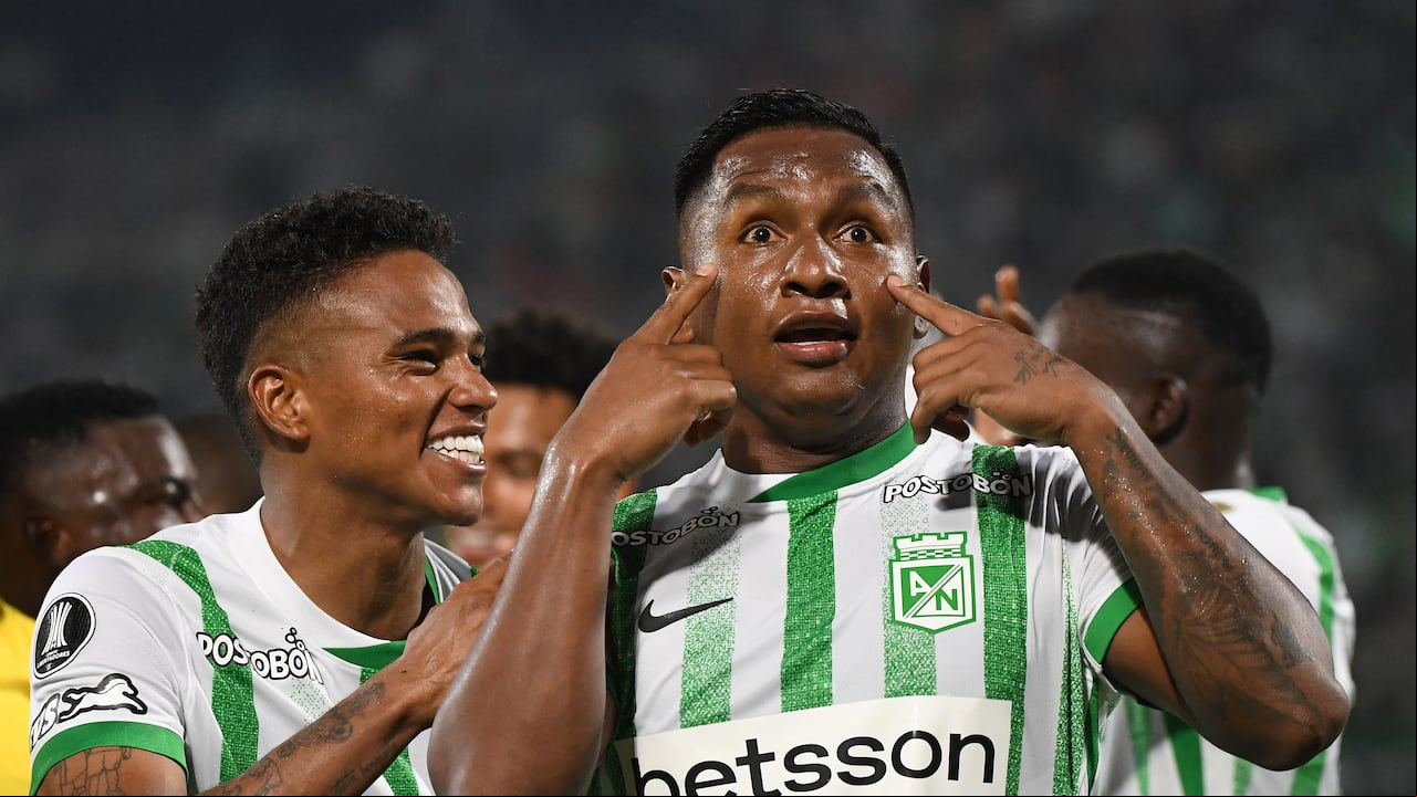 Atletico Nacional's forward #09 Alfredo Morelos (R) celebrates after scoring with teammate defender #16 William Tesillo during the Copa Libertadores group stage first round football match between Colombia's Atletico Nacional and Uruguay's Nacional at the Atanasio Girardot stadium in Medellin, Antioquia department, Colombia, on April 2, 2025. (Photo by Jaime SALDARRIAGA / AFP)