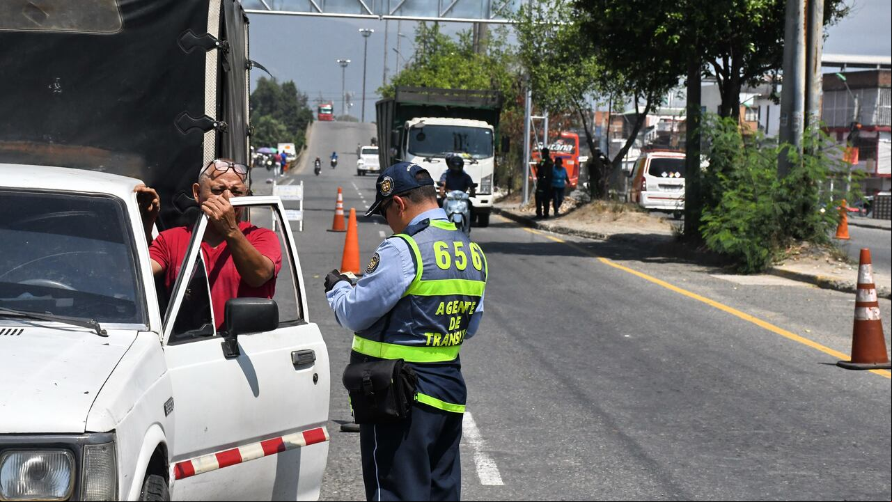 Cali: Pese a la protesta de los últimos días los operativos de controles continuarán en las vías de la ciudad. José L Guzmán. EL País