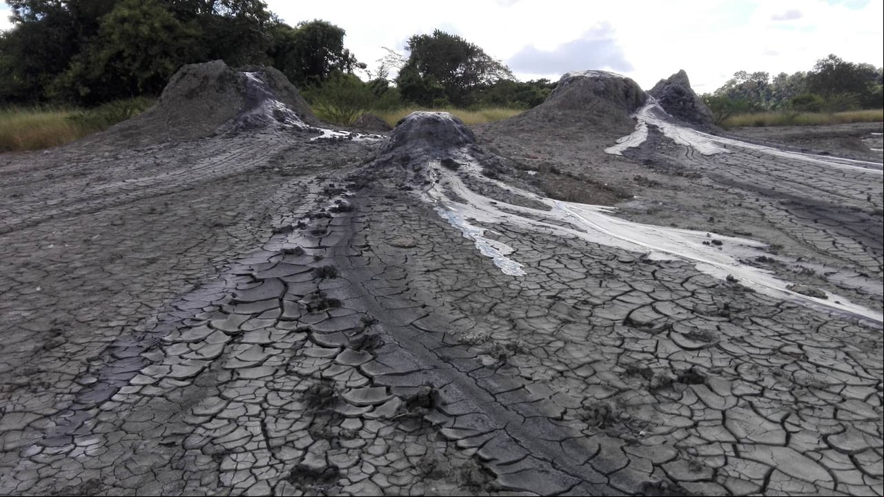 Así se ve un volcán de lodo en Necoclí, Antioquia.