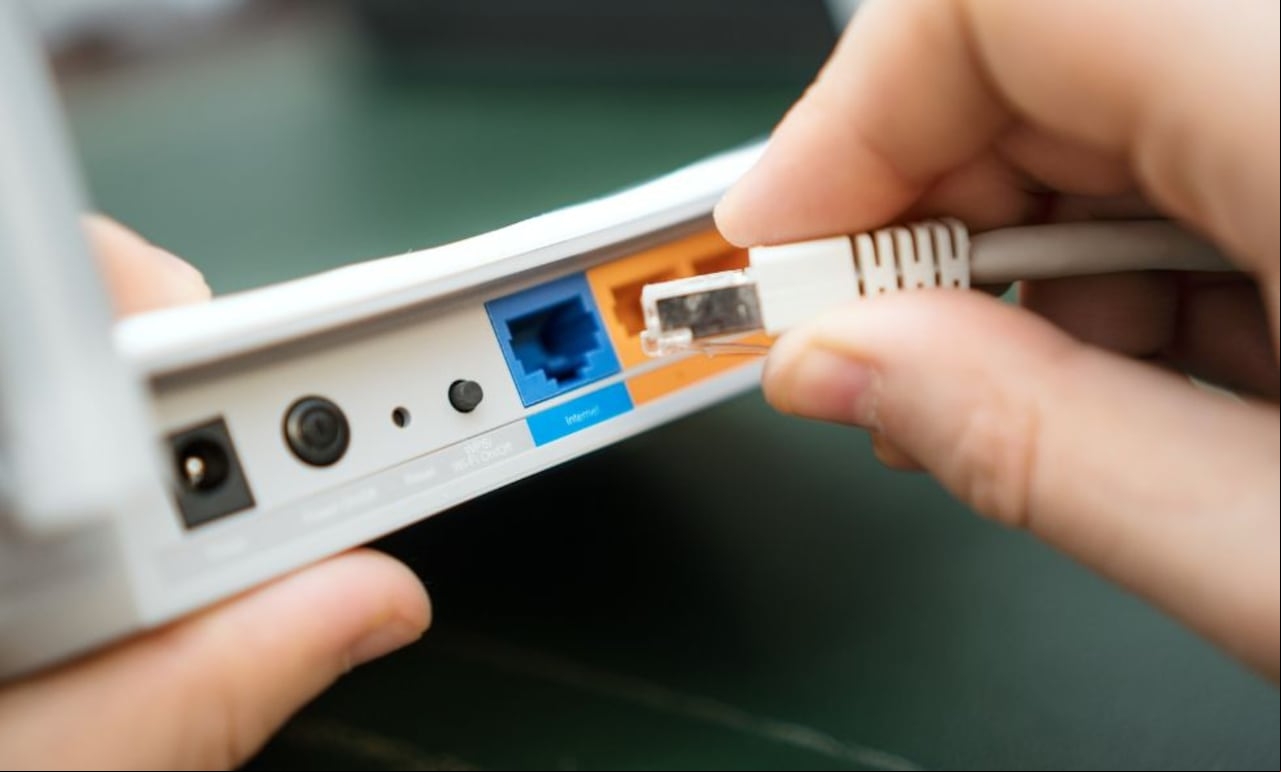 Verifique que todos los cables estén conectados correctamente al router.