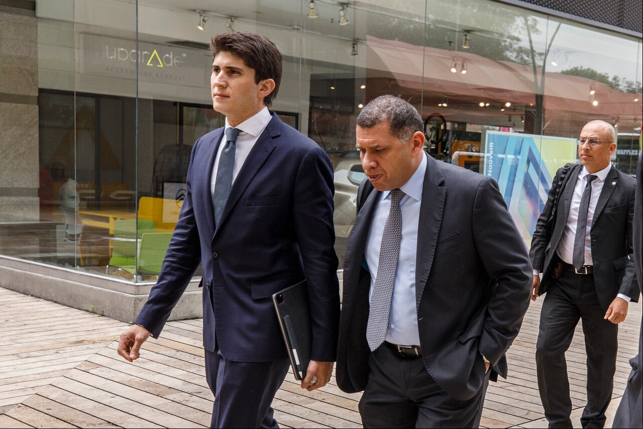 Wadith Manzur Imbett
Representante a la Cámara
En la Corte Suprema de Justicia con su abogado